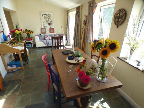 DINING ROOM SIDE