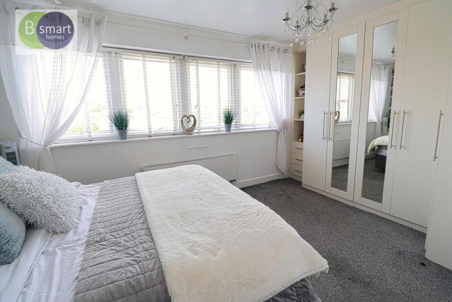 5 bed Town House for sale Image 9