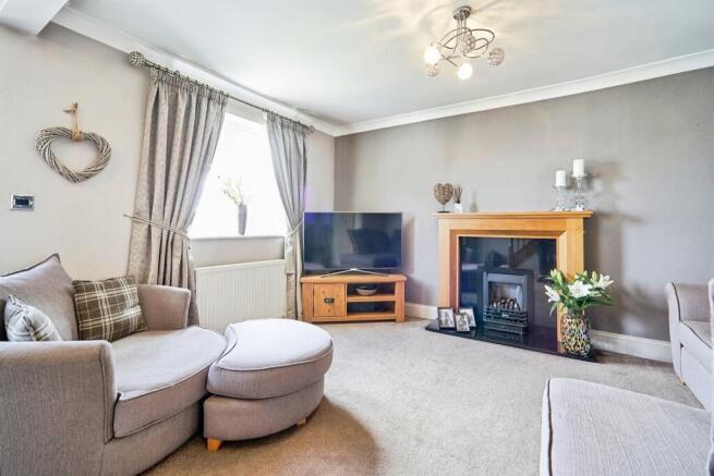 4 bed Detached for sale Image 5