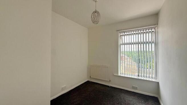 2 bed Terraced to rent Image 4