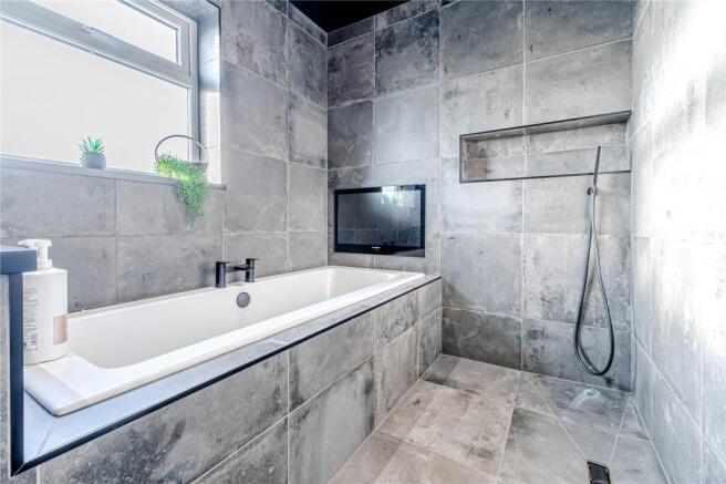 4 bed Semi-Detached for sale Image 4