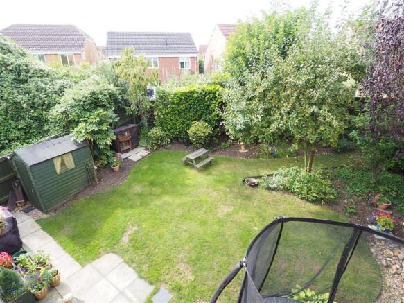 Private & Enclosed Rear Garden 074