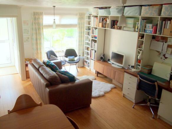 SITTING ROOM/DINING ROOM