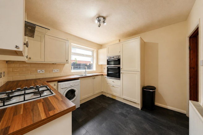 3 bed Semi-Detached for sale Image 9