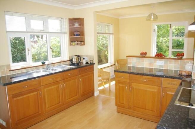 LOVELY KITCHEN/DINER