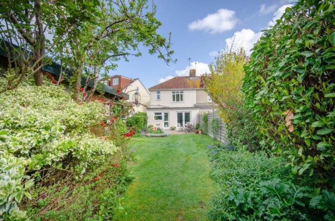 Rear garden pic 3.jpg