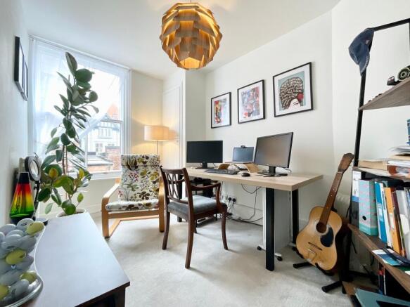 4 bed Flat for sale Image 7