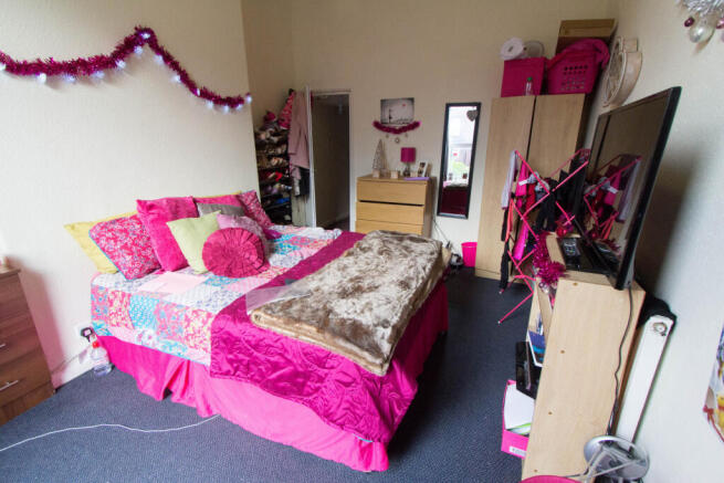 4 bed House to rent Image 7