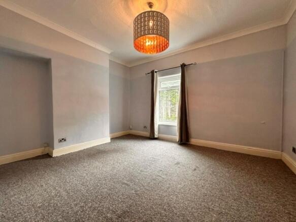 2 bed Terraced to rent Image 4