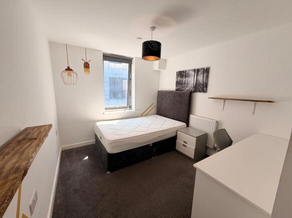 5 bed House to rent Image 12