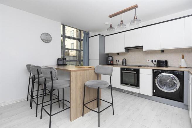2 bed Apartment for sale Image 8