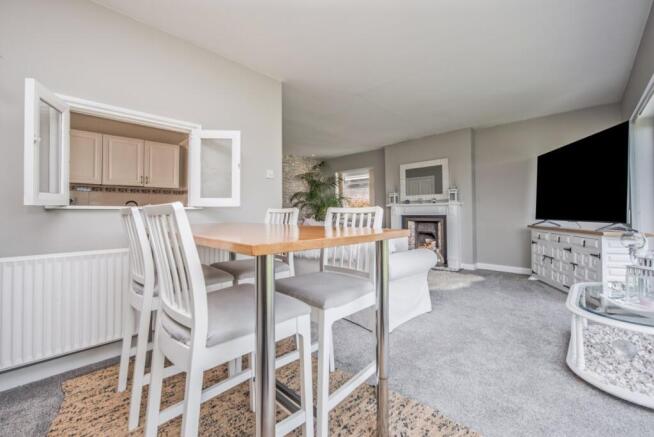4 bed Bungalow for sale Image 6
