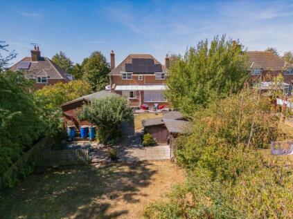 19 Spinney Hill, Braunston, NN11 7JF