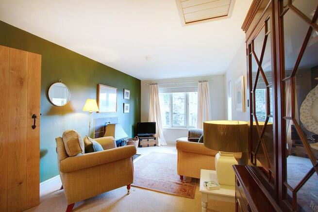 Sitting/dining room