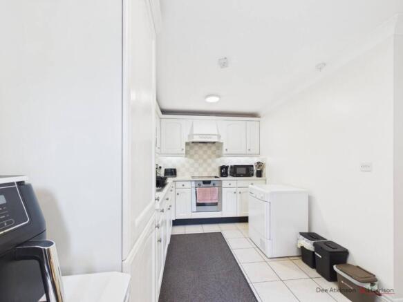 2 bed Semi-Detached Bungalow for sale Image 6