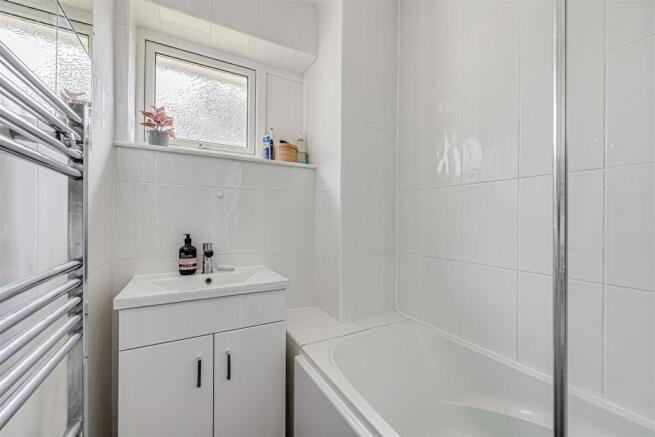 flat-courtlands-crescent-banstead-103.jpg