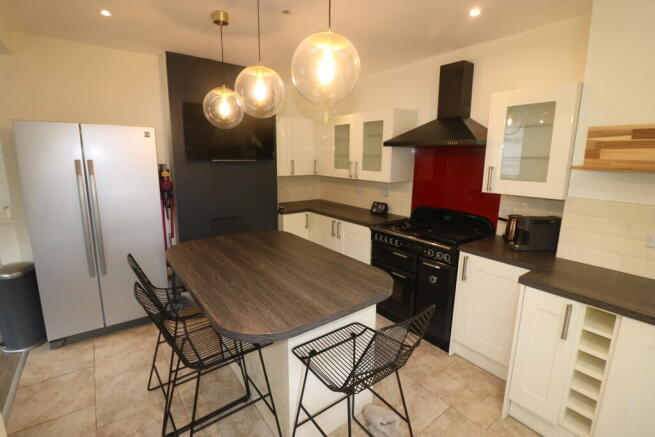 3 bed Semi-Detached to rent Image 10