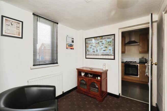 3 bed Semi-Detached for sale Image 9