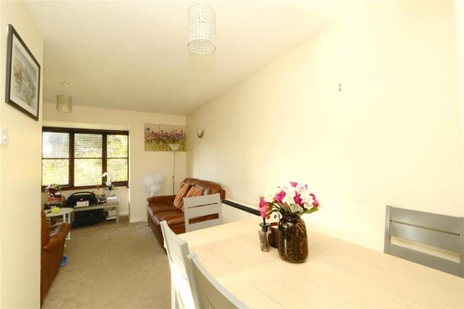 Lounge/Dining Area