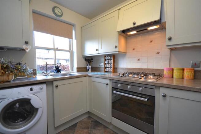 FITTED KITCHEN