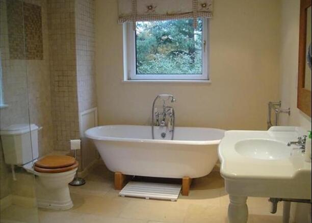 5 bedroom property to rent in Beenham