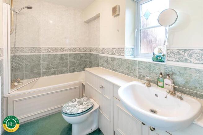 ensuite.jpg