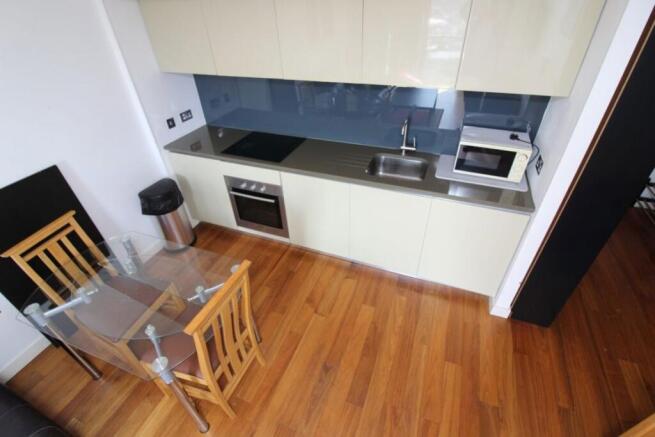 2 bed Flat to rent Image 8
