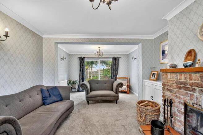 4 bed Detached for sale Image 9