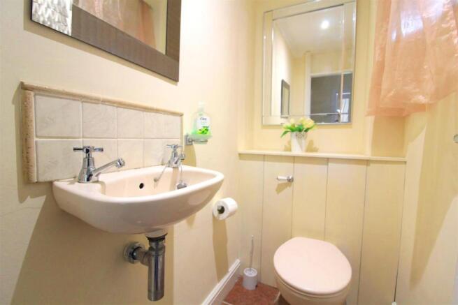 Cloakroom/wc