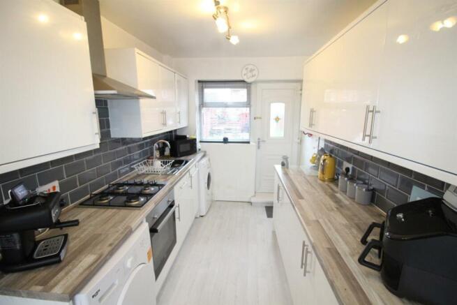 38 Hylton Rd-Kit1.JPG