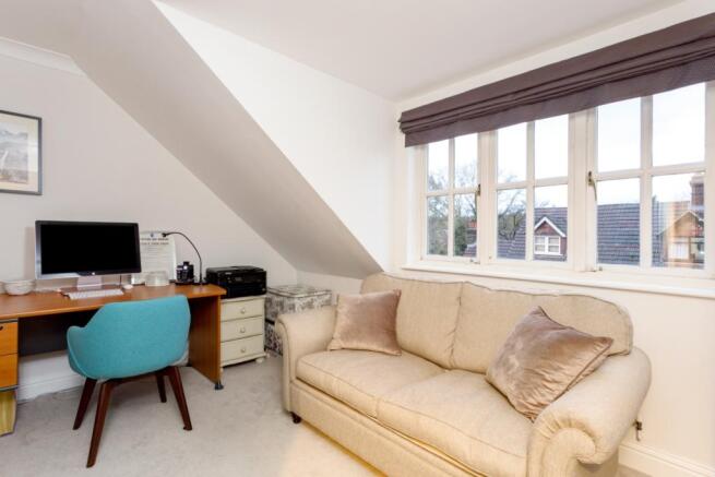 Bedroom/ Study