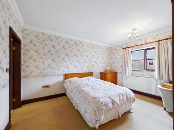 4 bed Detached for sale Image 10