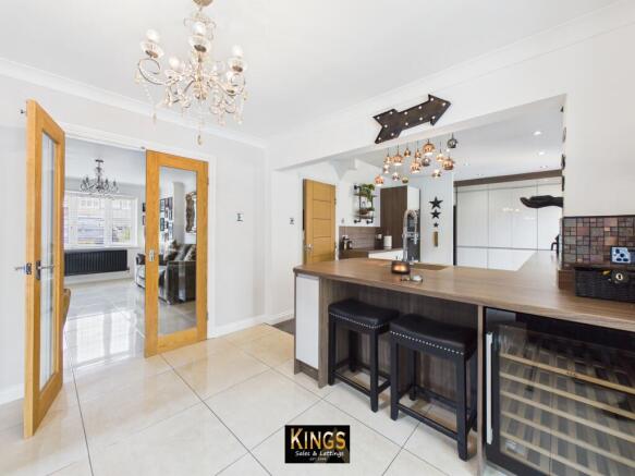 4 bed Detached for sale Image 8