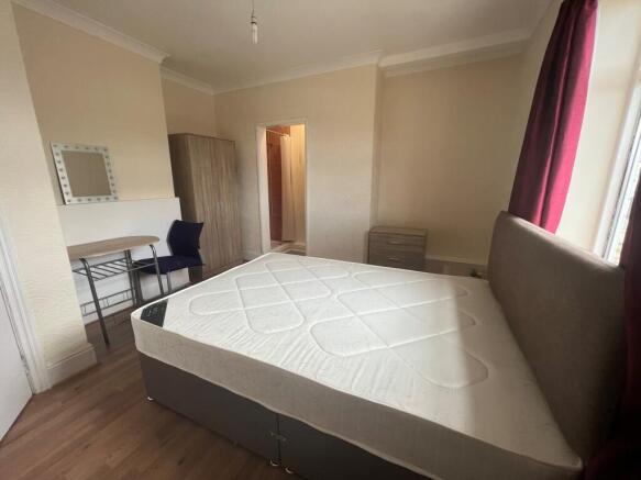 DOUBLE BEDROOM 4