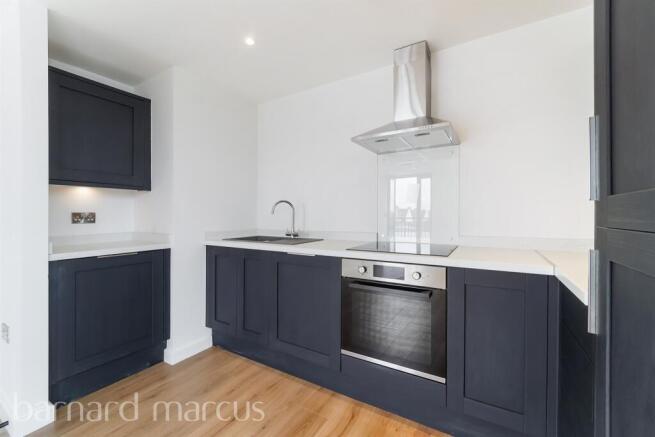 Tealing Drive, London, KT19 photo 5