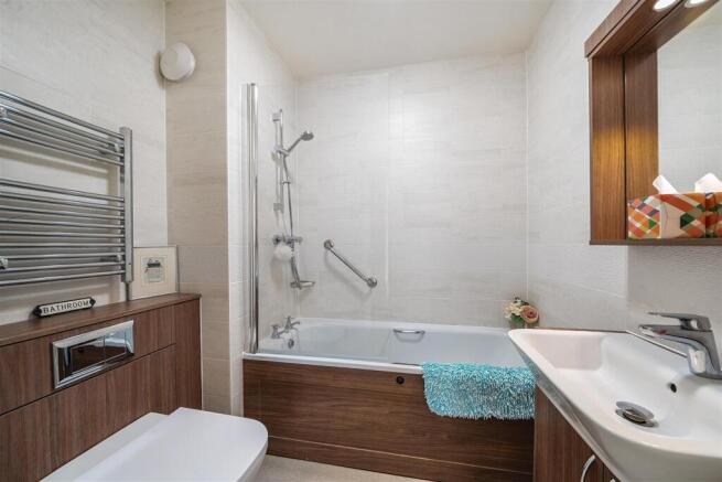 2 bed Retirement Property for sale Image 10