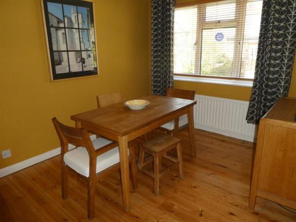 dining room pic2.JPG