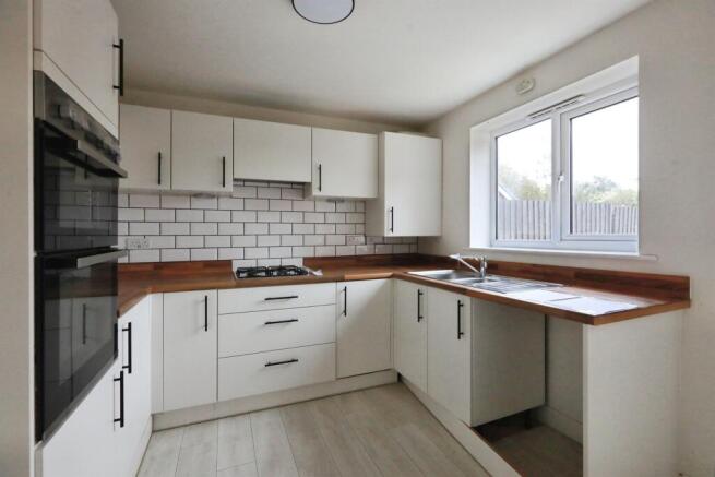 Yew Tree Way, Barford, Warwick photo 4