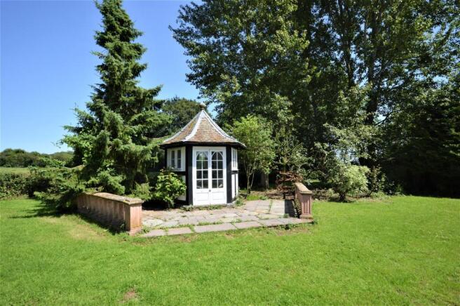SUMMER HOUSE