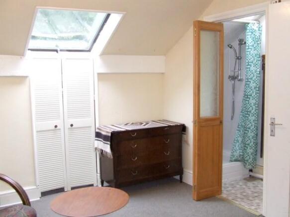 Attic bed/en-suite