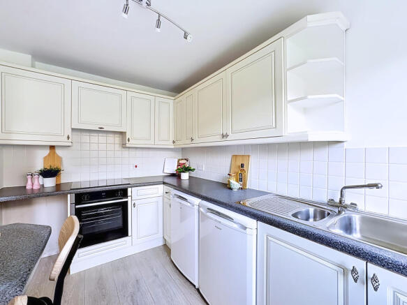 3 bed Town House for sale Image 7