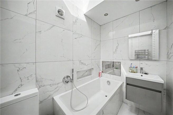 6 bed Detached for sale Image 8