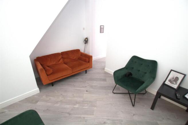 3 bed Terraced to rent Image 4