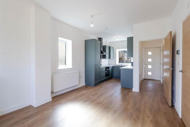 4-bed-house-Rowanfield10.jpg