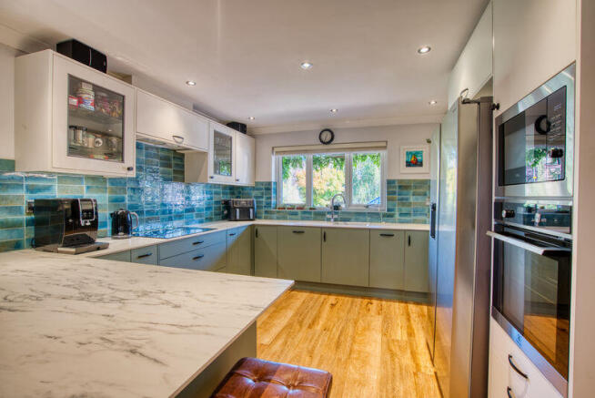 Kitchen/ Breakfast Room