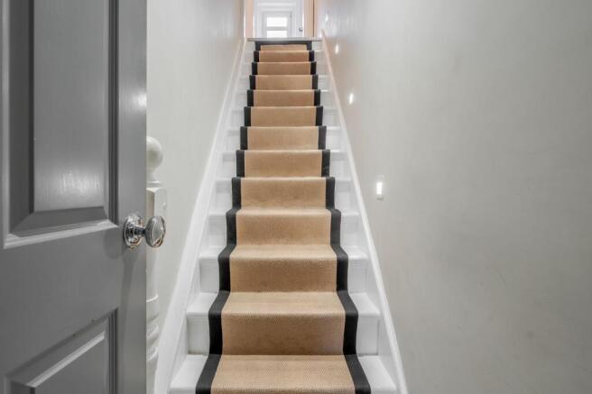 2 bed Apartment to rent Image 5