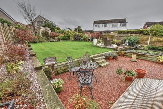 7 Rear gdn 1.jpg