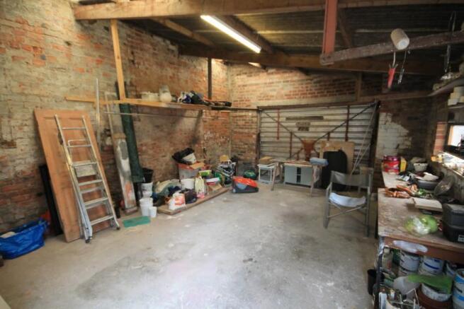 GARAGE/ WORKSHOP