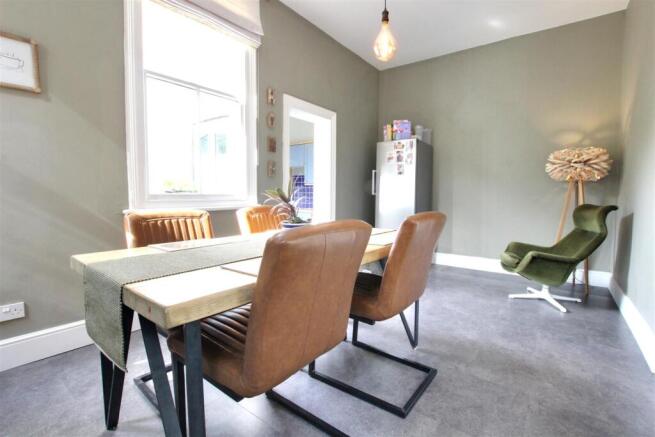 3 bed Semi-Detached for sale Image 6