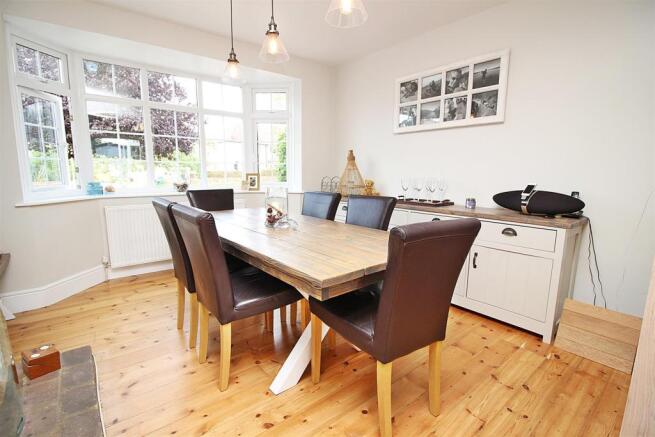 Dining Area 1.JPG
